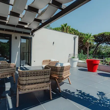 فيلة Ryx Avec Piscine غريمو