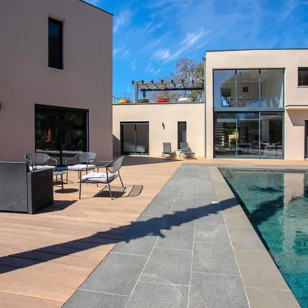 Ryx Avec Piscine גרימו
