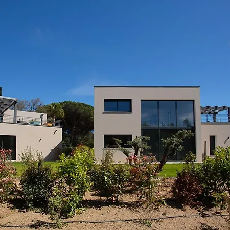 Ryx Avec Piscine גרימו