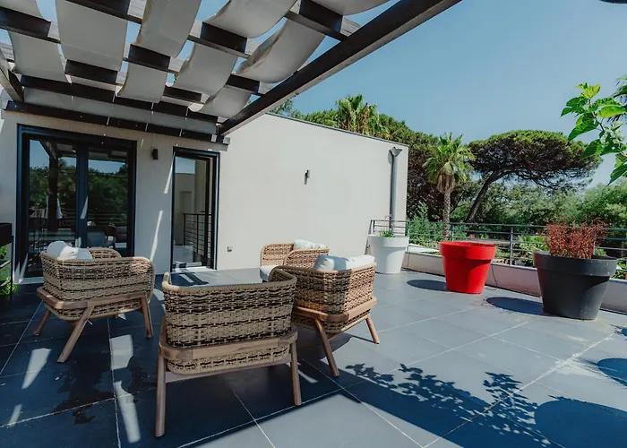 Ryx Avec Piscine Villa *